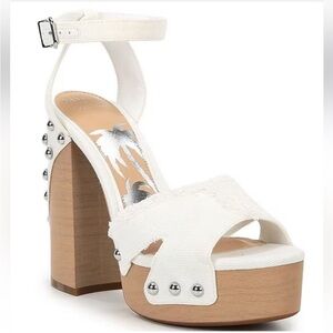 NWOB Gianni Bini DANNIJO Daisy Denim Studded Platform Sandals Size 8.5 M